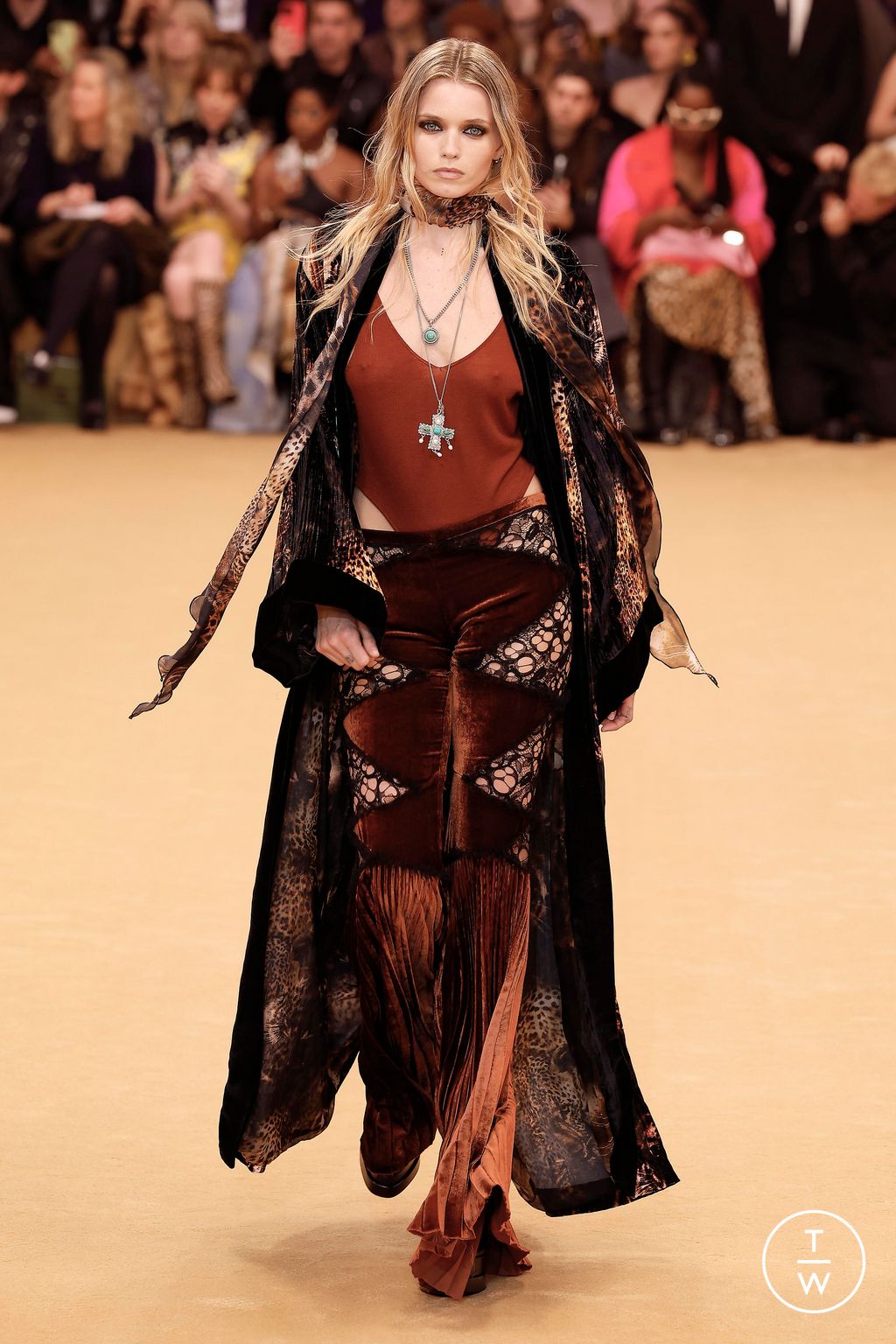Fashion Week Milan Fall/Winter 2023 look 3 from the Roberto Cavalli collection 女装