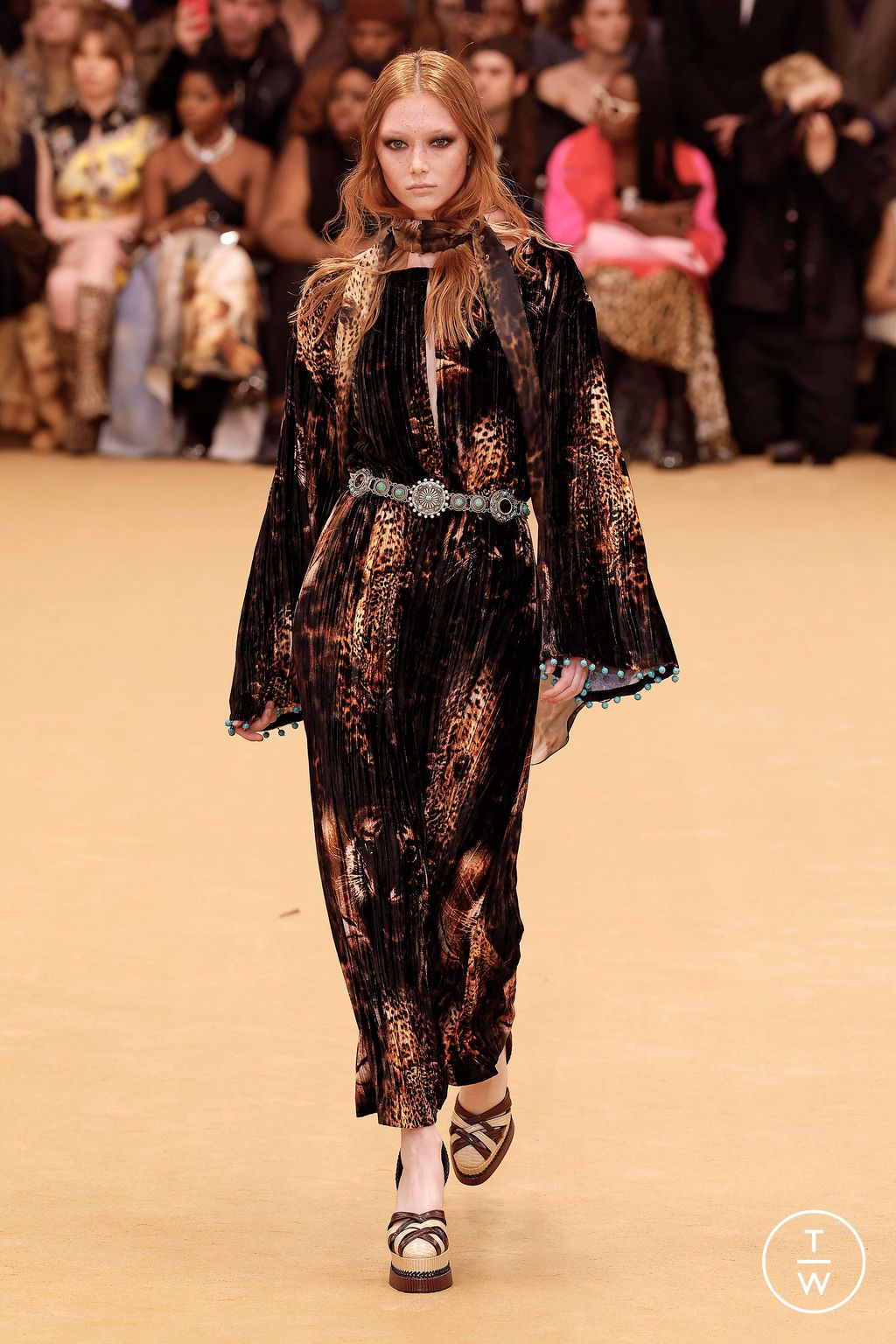 Fashion Week Milan Fall/Winter 2023 look 10 from the Roberto Cavalli collection 女装