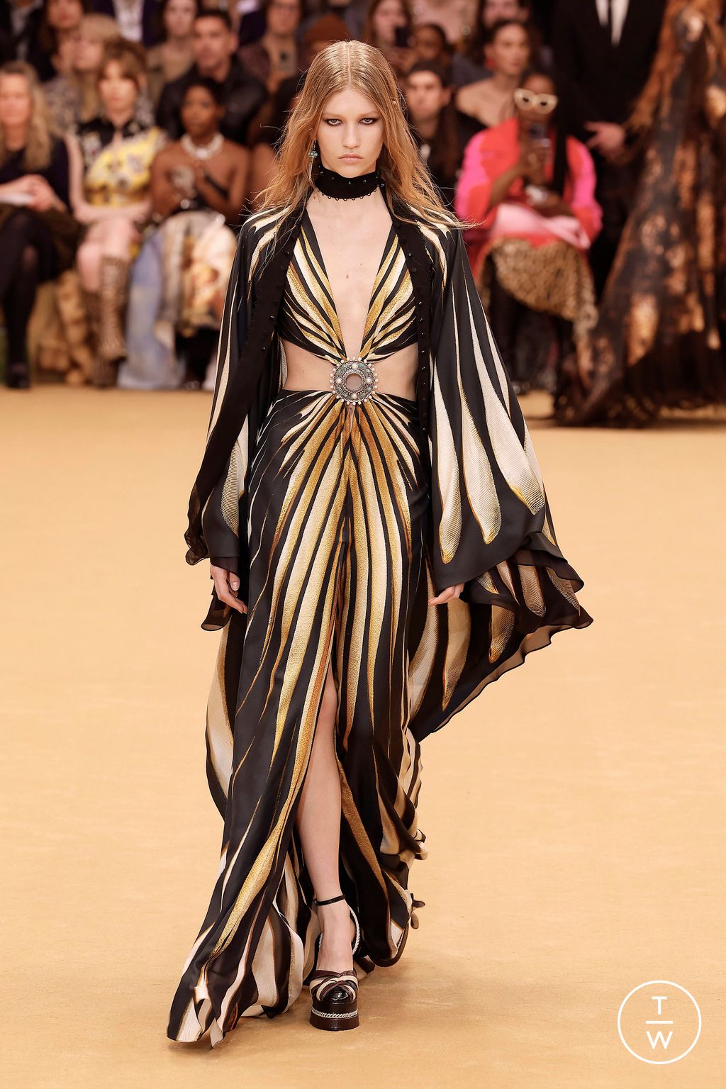 Fashion Week Milan Fall/Winter 2023 look 11 from the Roberto Cavalli collection 女装