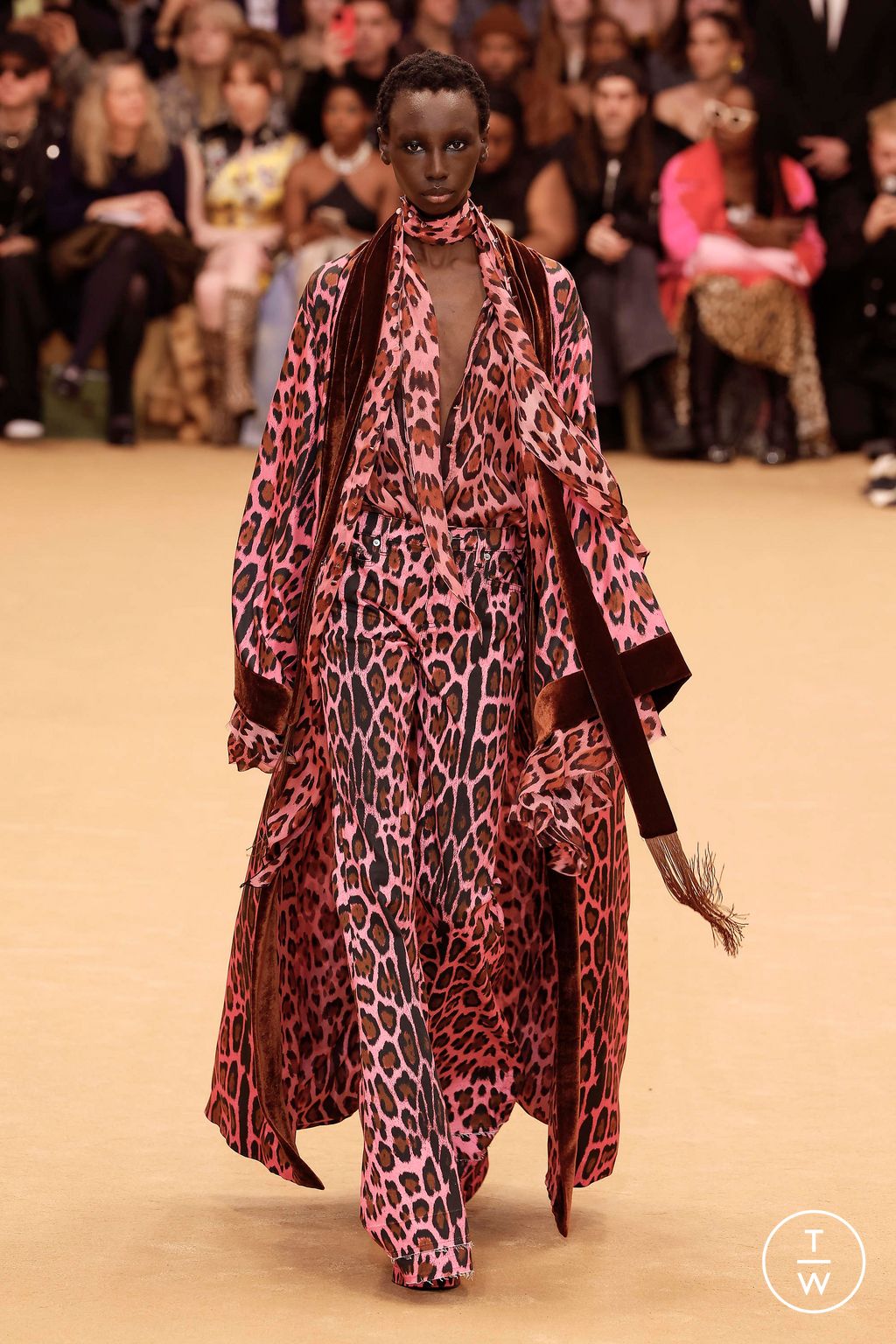 Fashion Week Milan Fall/Winter 2023 look 13 from the Roberto Cavalli collection 女装