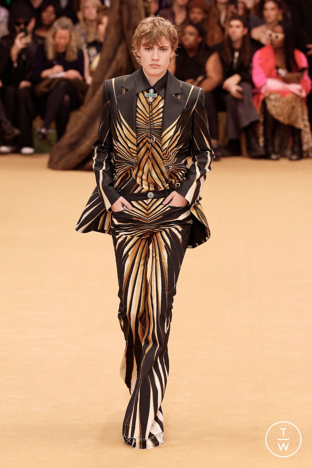 Fashion Week Milan Fall/Winter 2023 look 16 de la collection Roberto Cavalli womenswear