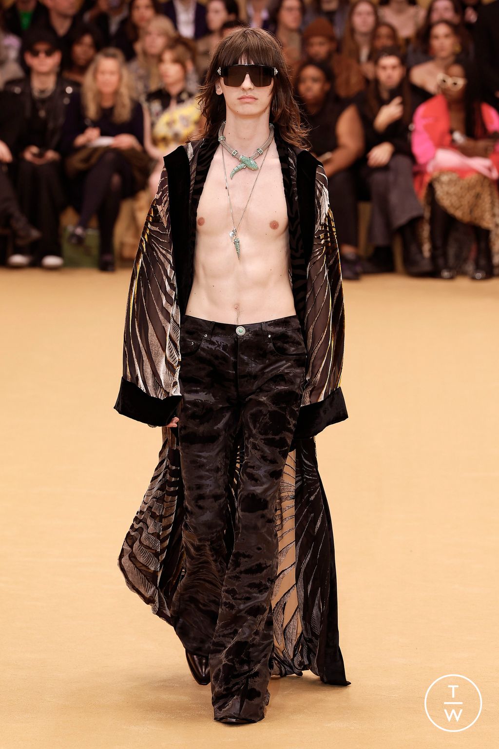 Fashion Week Milan Fall/Winter 2023 look 21 from the Roberto Cavalli collection 女装