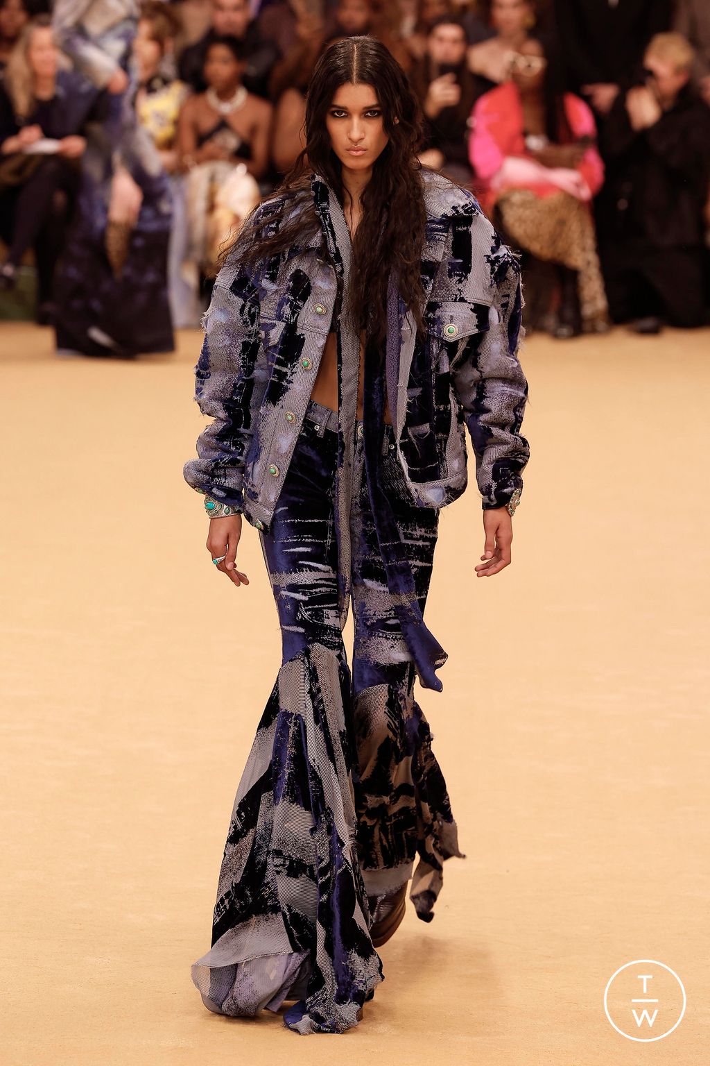 Fashion Week Milan Fall/Winter 2023 look 24 from the Roberto Cavalli collection 女装