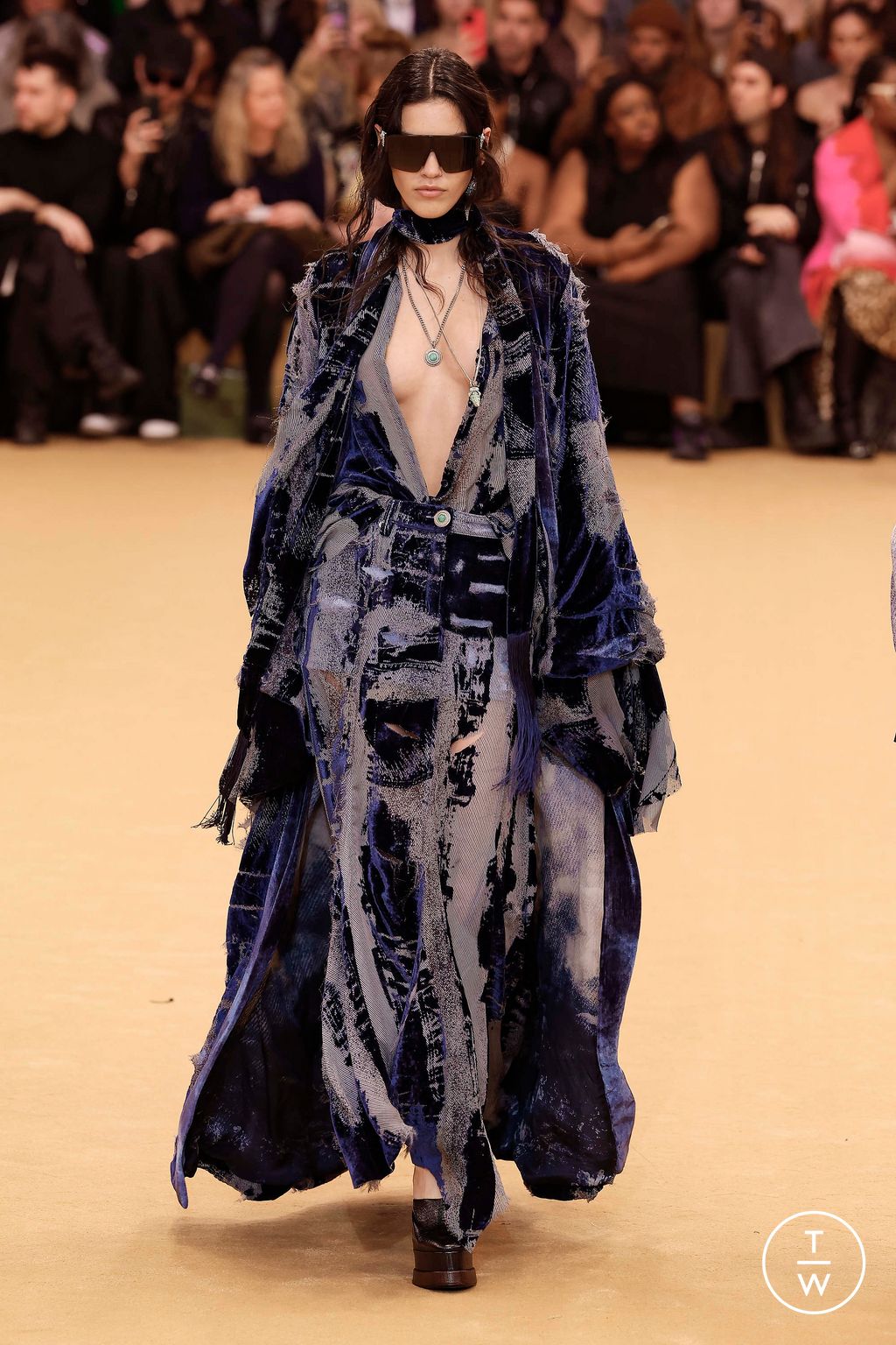 Fashion Week Milan Fall/Winter 2023 look 26 from the Roberto Cavalli collection 女装