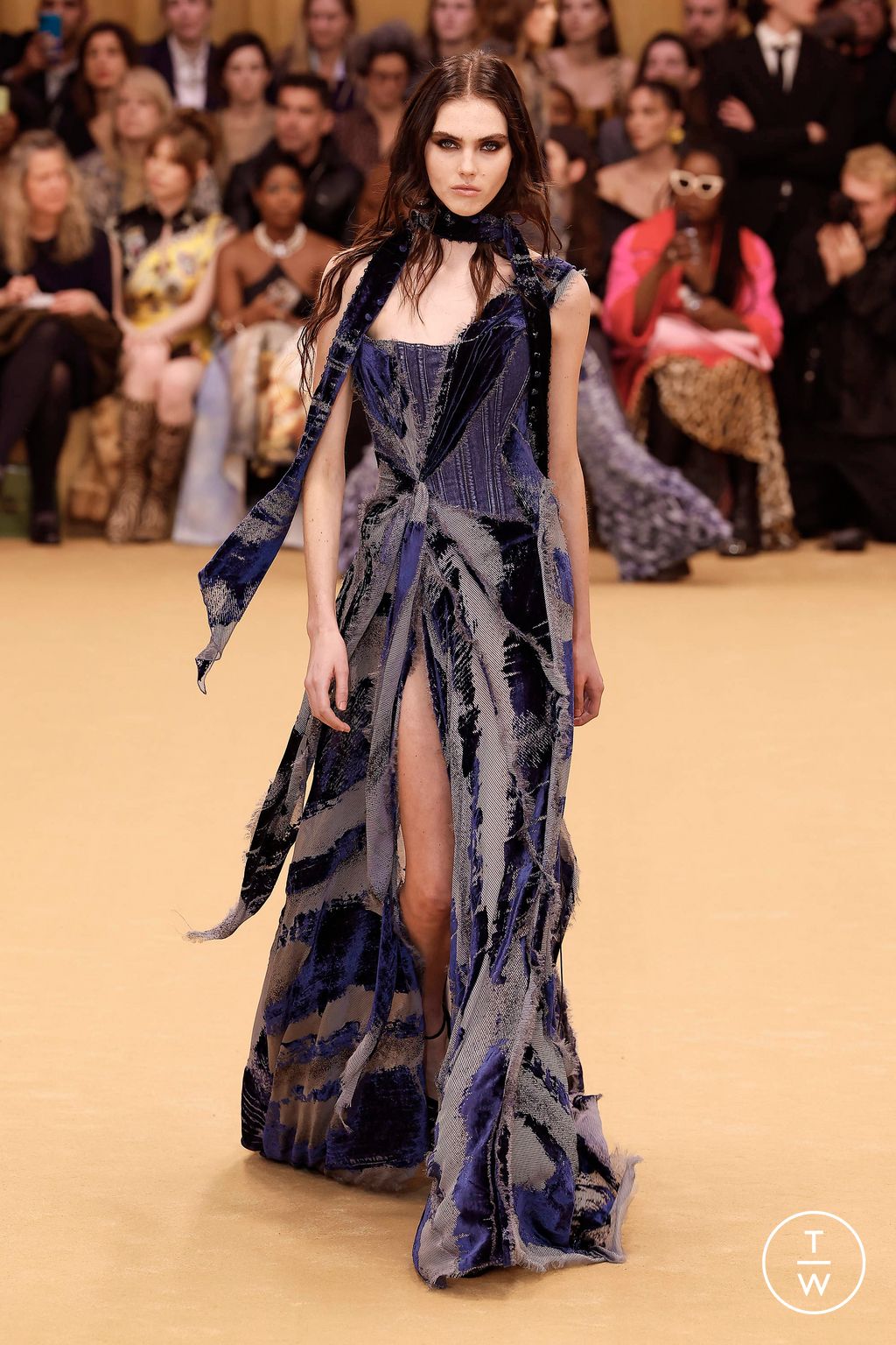 Fashion Week Milan Fall/Winter 2023 look 29 from the Roberto Cavalli collection 女装