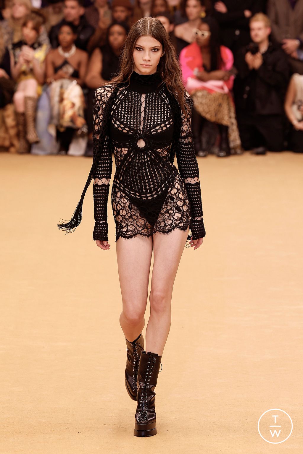 Fashion Week Milan Fall/Winter 2023 look 32 from the Roberto Cavalli collection 女装