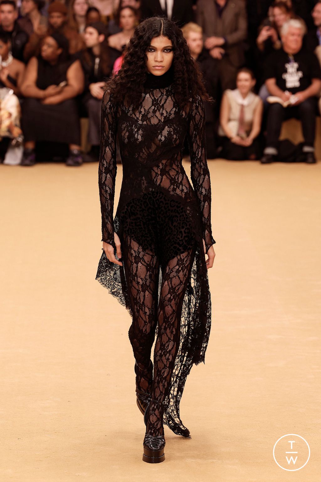 Fashion Week Milan Fall/Winter 2023 look 40 from the Roberto Cavalli collection 女装