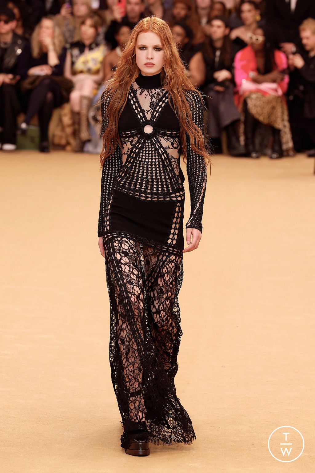 Fashion Week Milan Fall/Winter 2023 look 42 from the Roberto Cavalli collection 女装