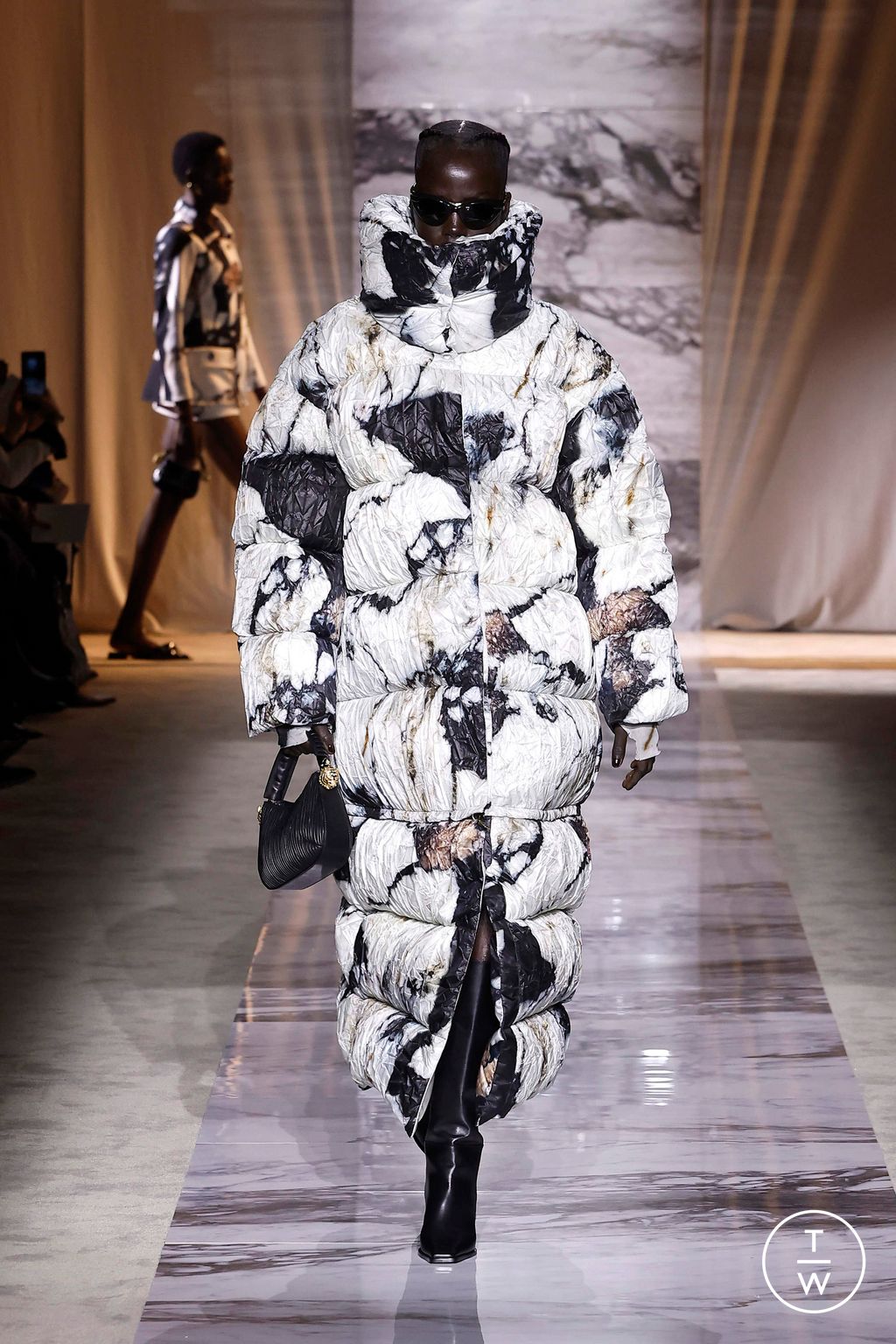 Fashion Week Milan Fall/Winter 2024 look 2 from the Roberto Cavalli collection womenswear