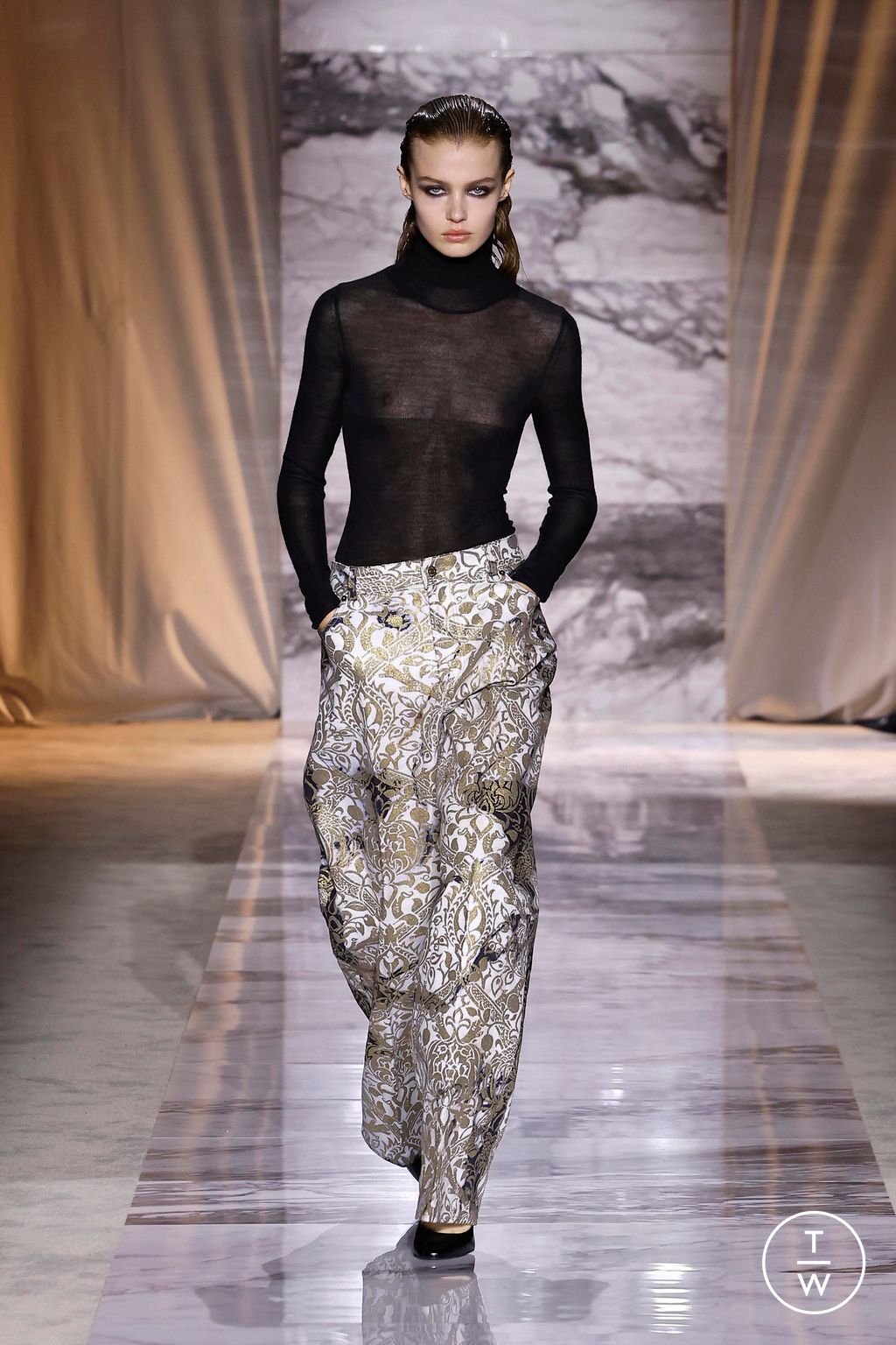 Fashion Week Milan Fall/Winter 2024 look 5 from the Roberto Cavalli collection 女装