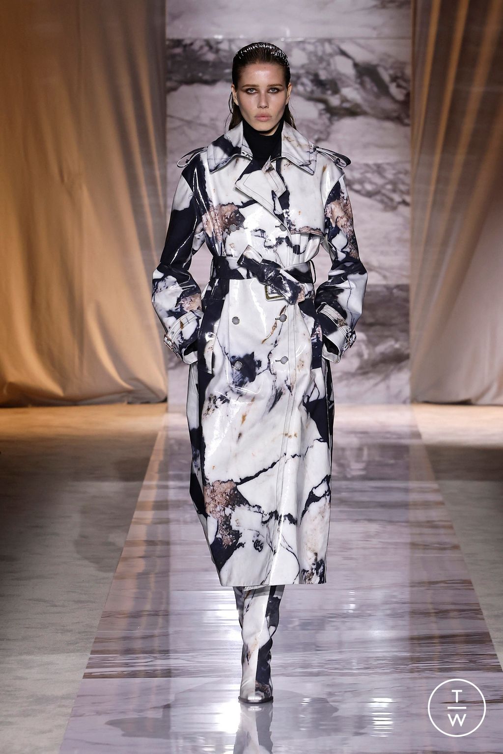 Fashion Week Milan Fall/Winter 2024 look 10 from the Roberto Cavalli collection 女装