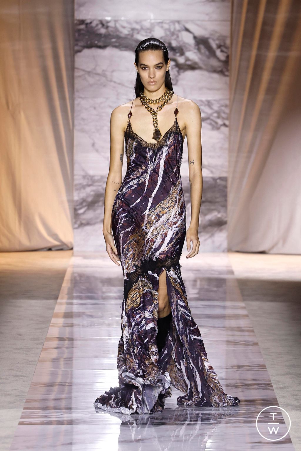 Fashion Week Milan Fall/Winter 2024 look 21 de la collection Roberto Cavalli womenswear