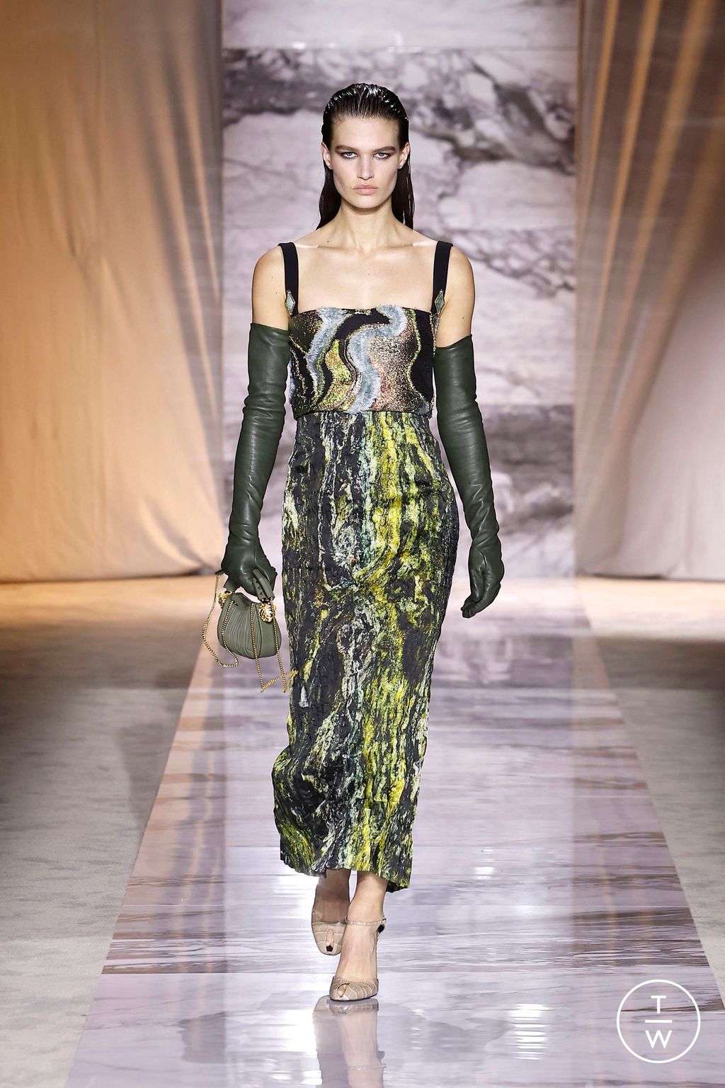 Fashion Week Milan Fall/Winter 2024 look 39 from the Roberto Cavalli collection 女装