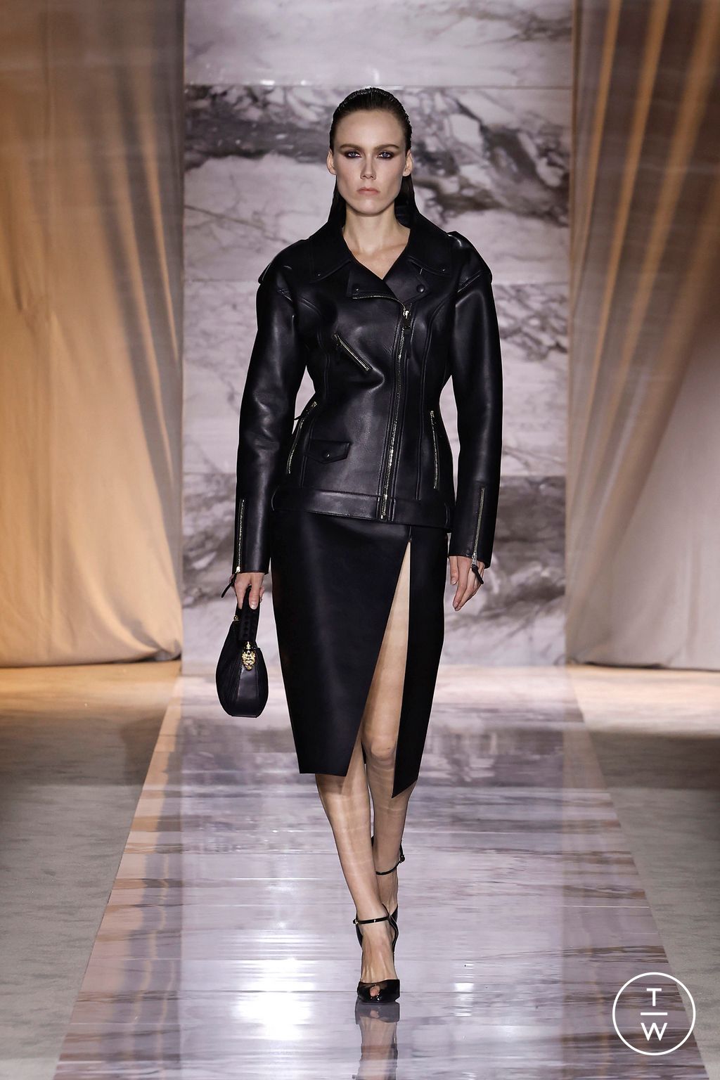 Fashion Week Milan Fall/Winter 2024 look 47 de la collection Roberto Cavalli womenswear