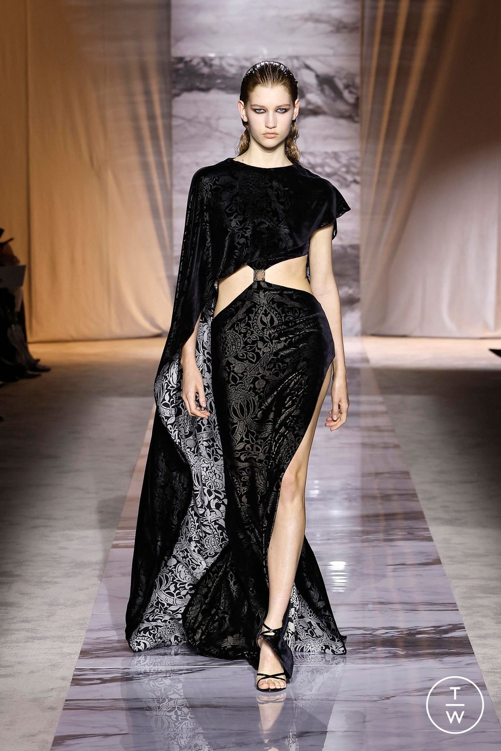 Fashion Week Milan Fall/Winter 2024 look 54 from the Roberto Cavalli collection 女装