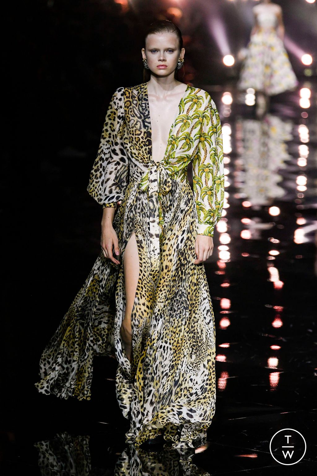 Fashion Week Milan Spring/Summer 2023 look 30 from the Roberto Cavalli collection womenswear
