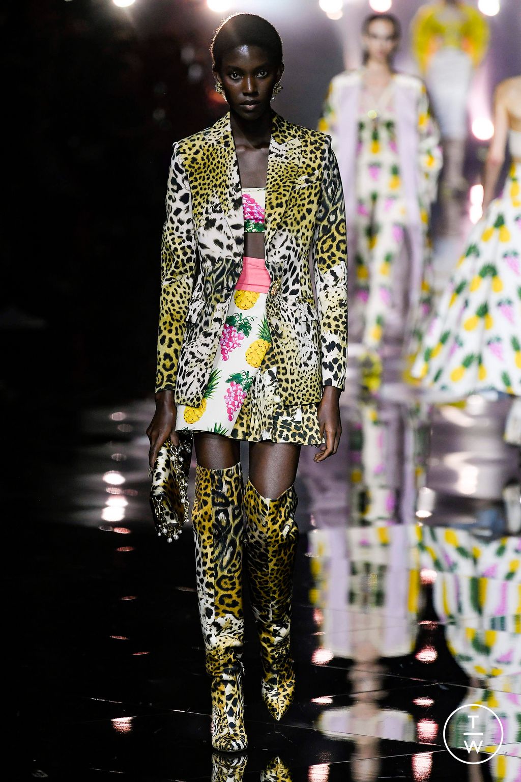 Fashion Week Milan Spring/Summer 2023 look 32 from the Roberto Cavalli collection 女装