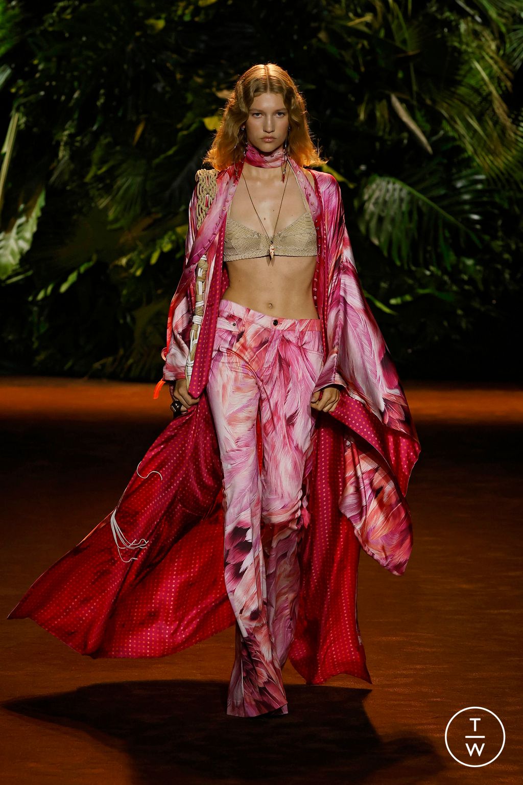 Fashion Week Milan Spring/Summer 2024 look 1 de la collection Roberto Cavalli womenswear