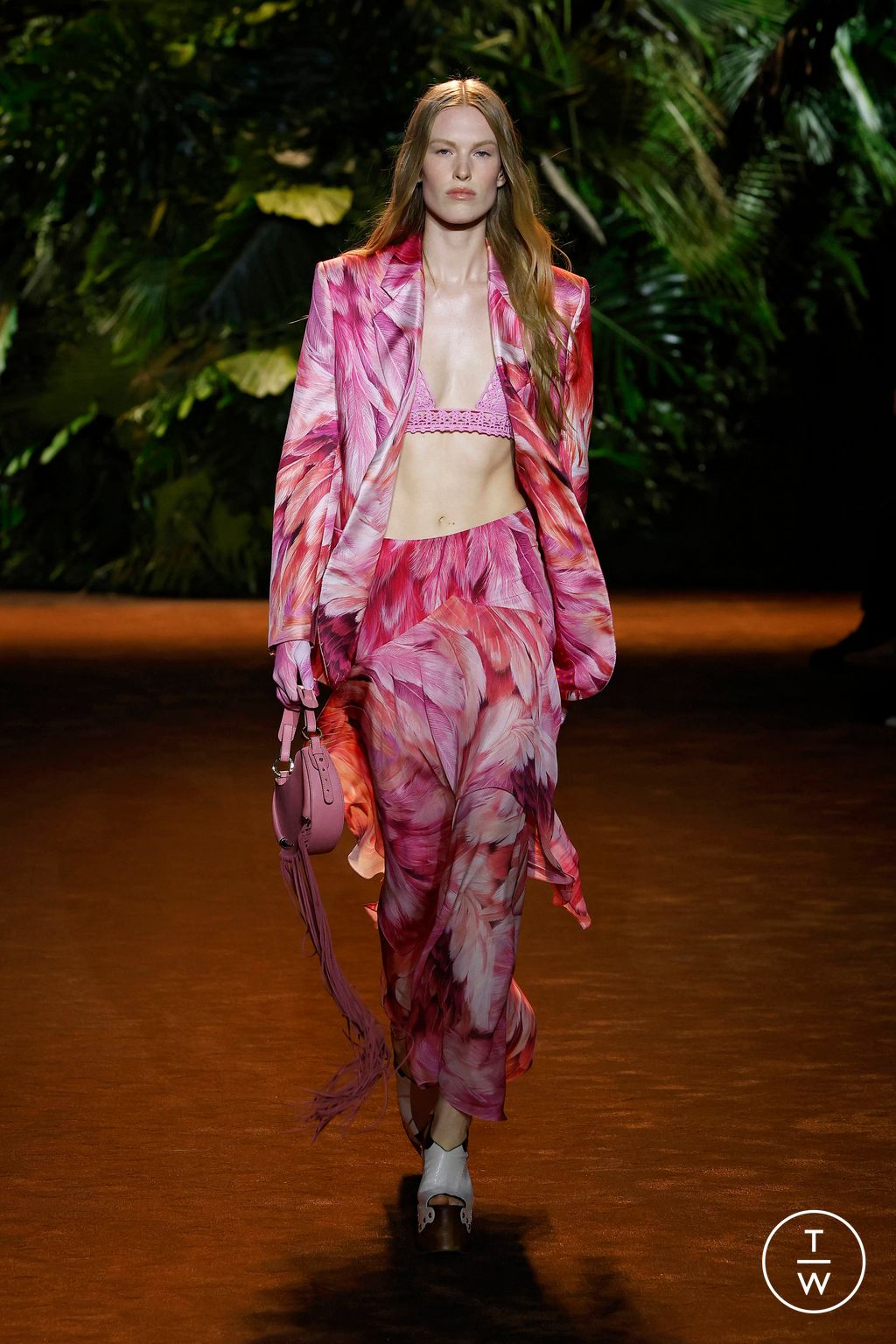Fashion Week Milan Spring/Summer 2024 look 4 from the Roberto Cavalli collection 女装