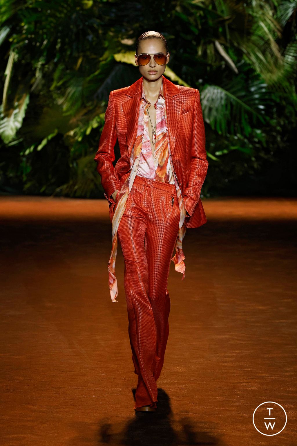Fashion Week Milan Spring/Summer 2024 look 11 from the Roberto Cavalli collection 女装
