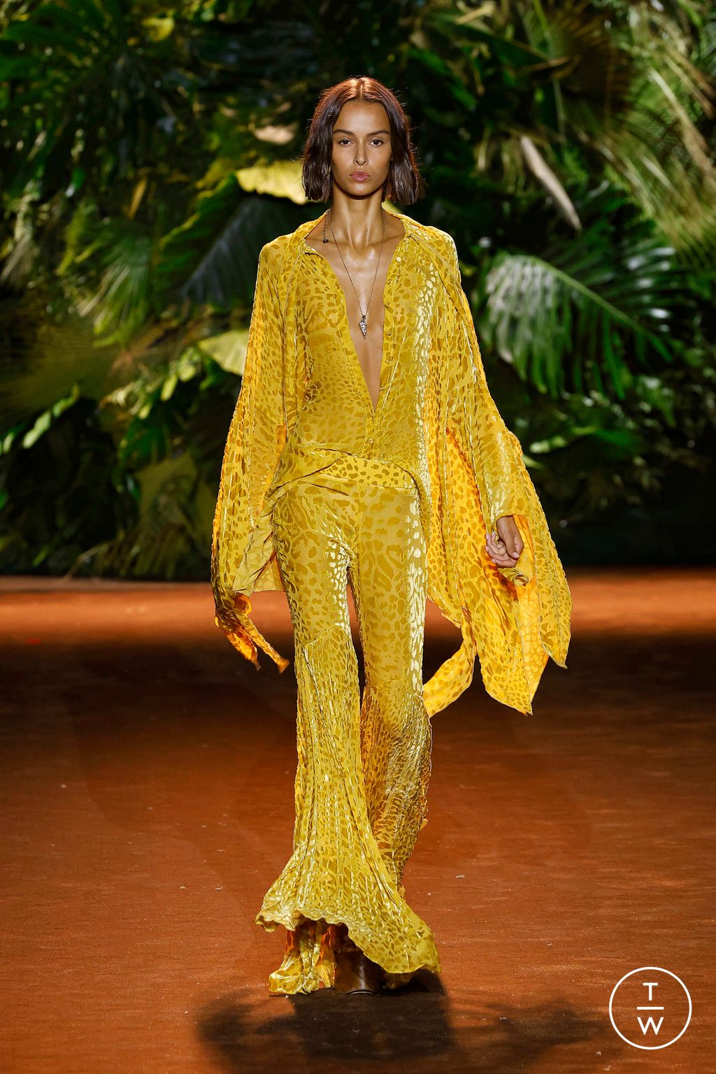 Fashion Week Milan Spring/Summer 2024 look 42 from the Roberto Cavalli collection 女装