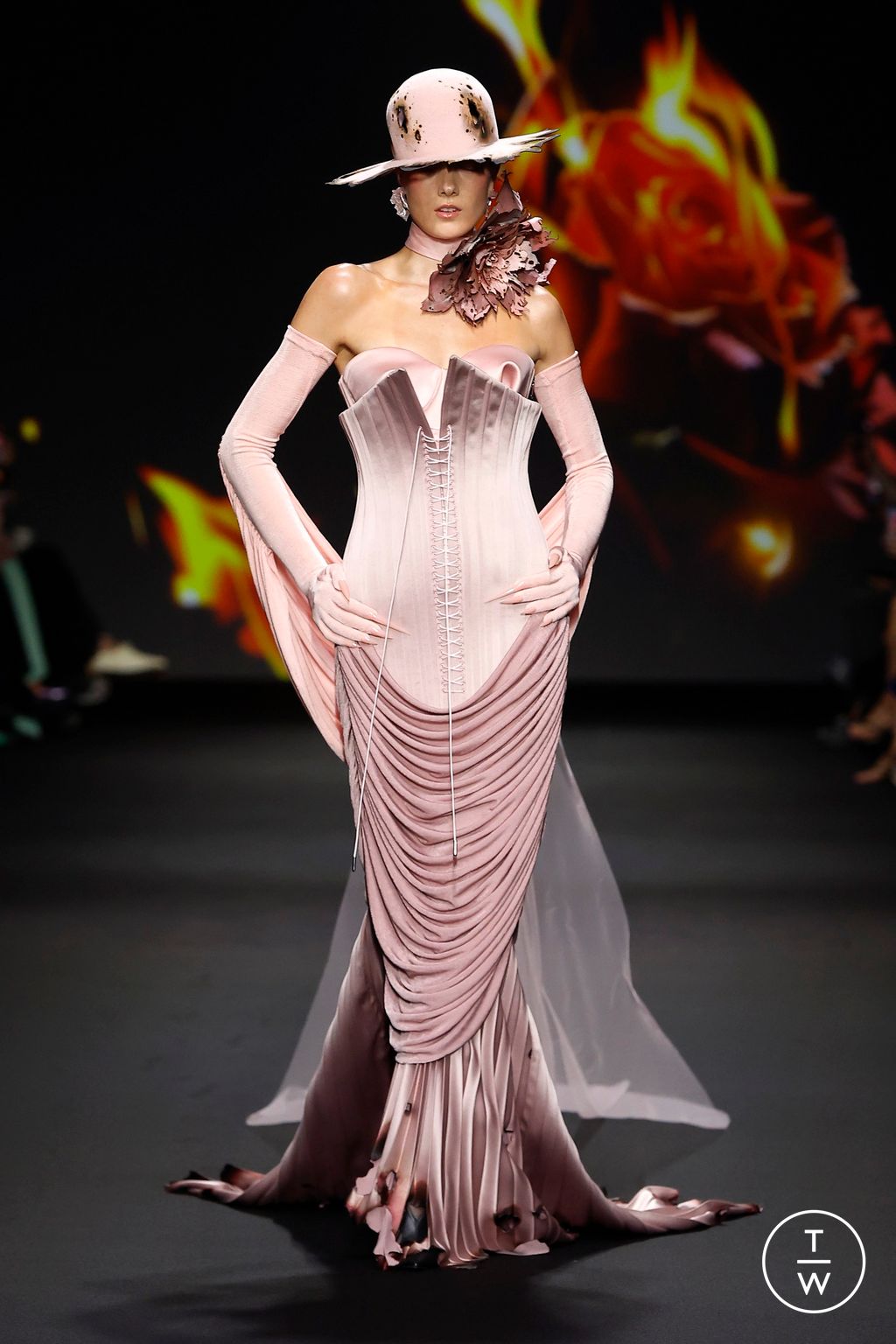 Fashion Week Paris Fall/Winter 2024 look 30 from the Robert Wun collection couture