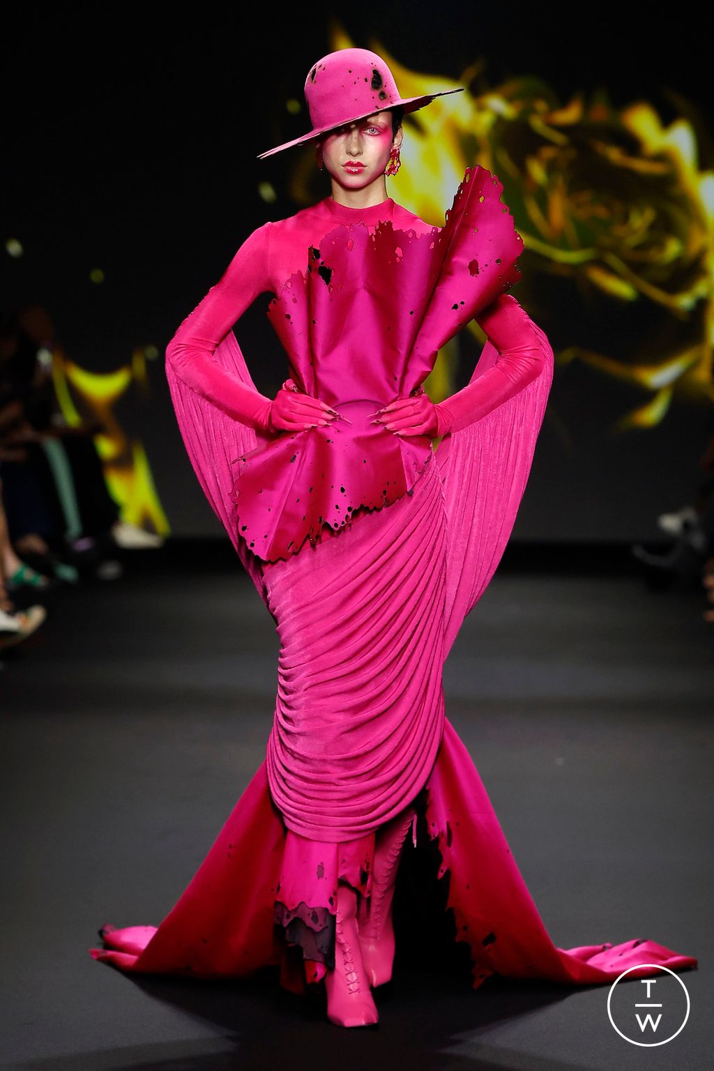Fashion Week Paris Fall/Winter 2024 look 38 from the Robert Wun collection couture