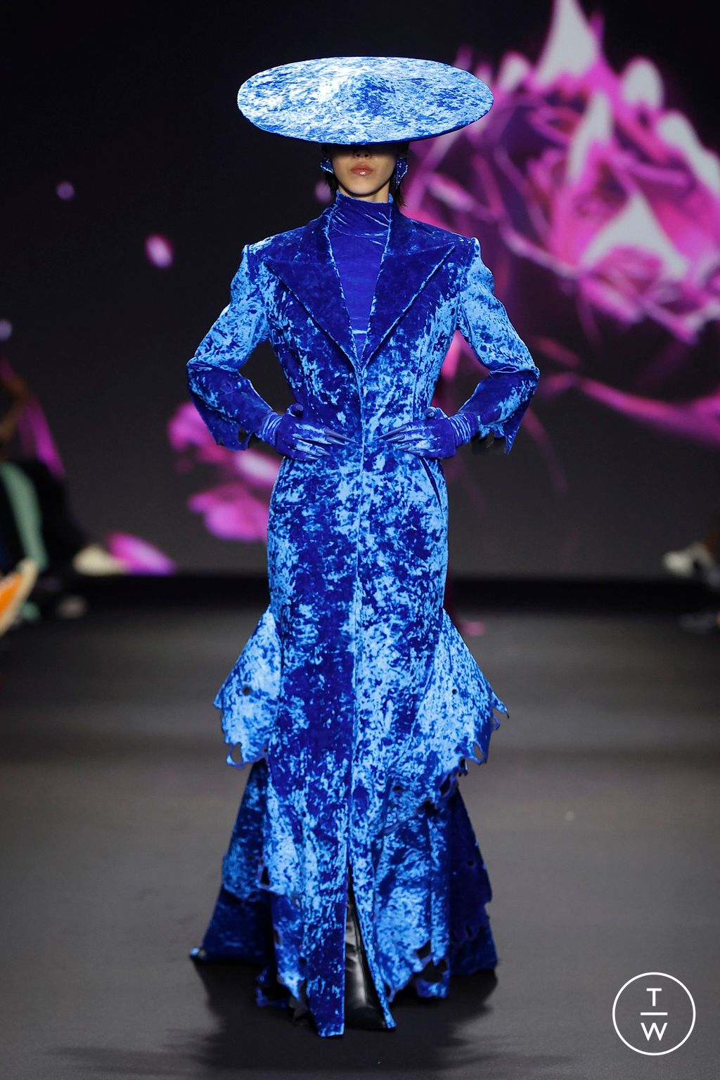 Fashion Week Paris Fall/Winter 2024 look 44 from the Robert Wun collection couture