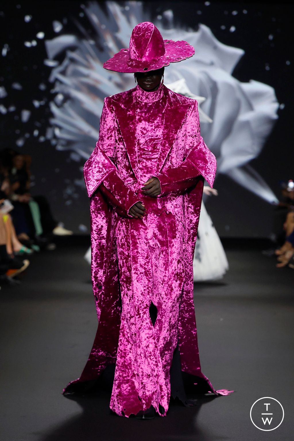 Fashion Week Paris Fall/Winter 2024 look 47 from the Robert Wun collection couture