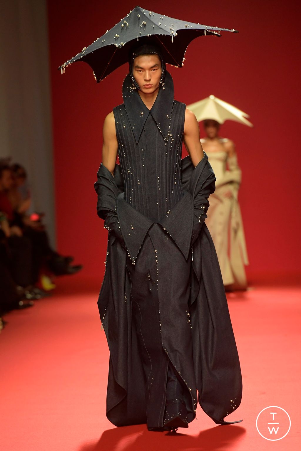 Fashion Week Paris Spring/Summer 2024 look 4 from the Robert Wun collection couture