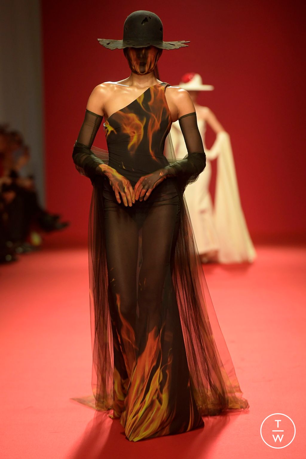 Fashion Week Paris Spring/Summer 2024 look 8 de la collection Robert Wun couture