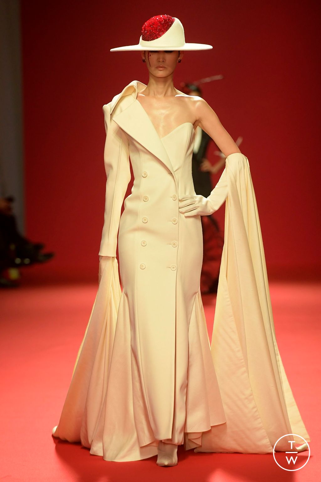Fashion Week Paris Spring/Summer 2024 look 9 de la collection Robert Wun couture