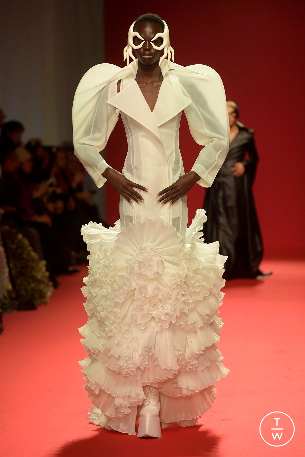 Fashion Week Paris Spring/Summer 2024 look 12 de la collection Robert Wun couture