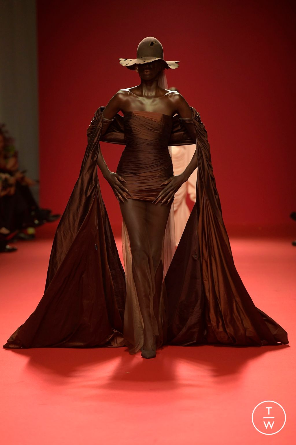 Fashion Week Paris Spring/Summer 2024 look 19 from the Robert Wun collection couture