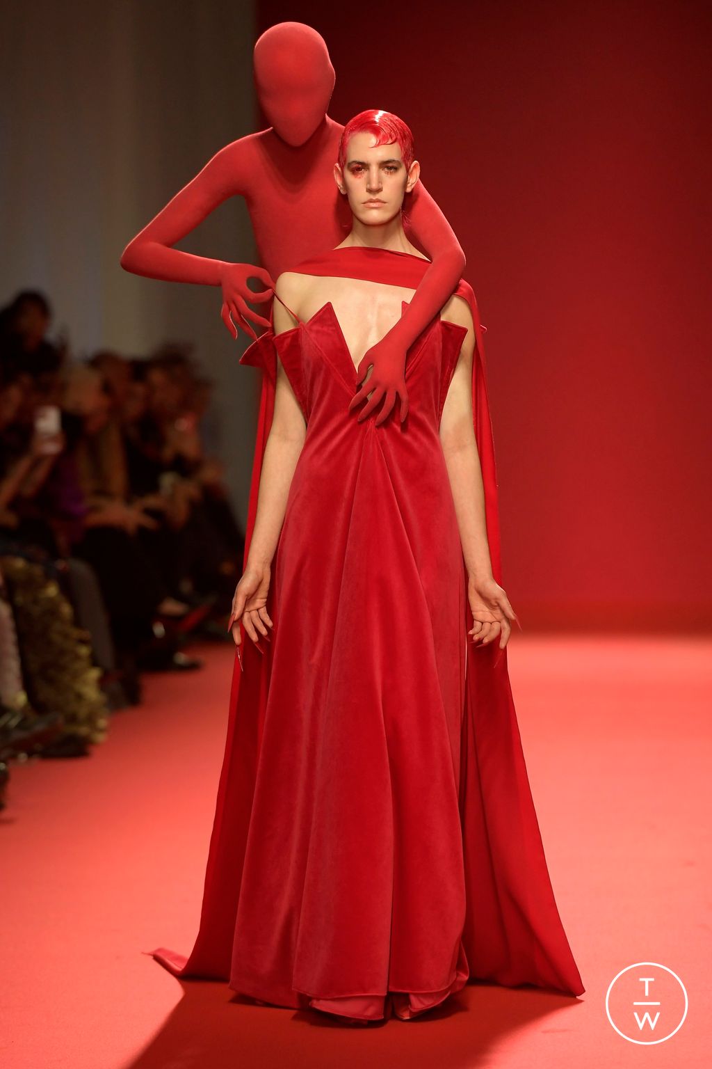 Fashion Week Paris Spring/Summer 2024 look 24 de la collection Robert Wun couture