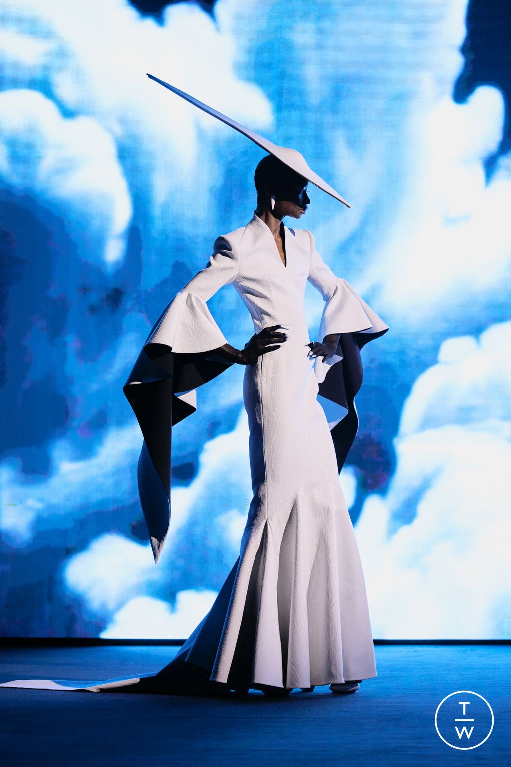 Fashion Week Paris Spring/Summer 2026 look 1 from the Robert Wun collection couture