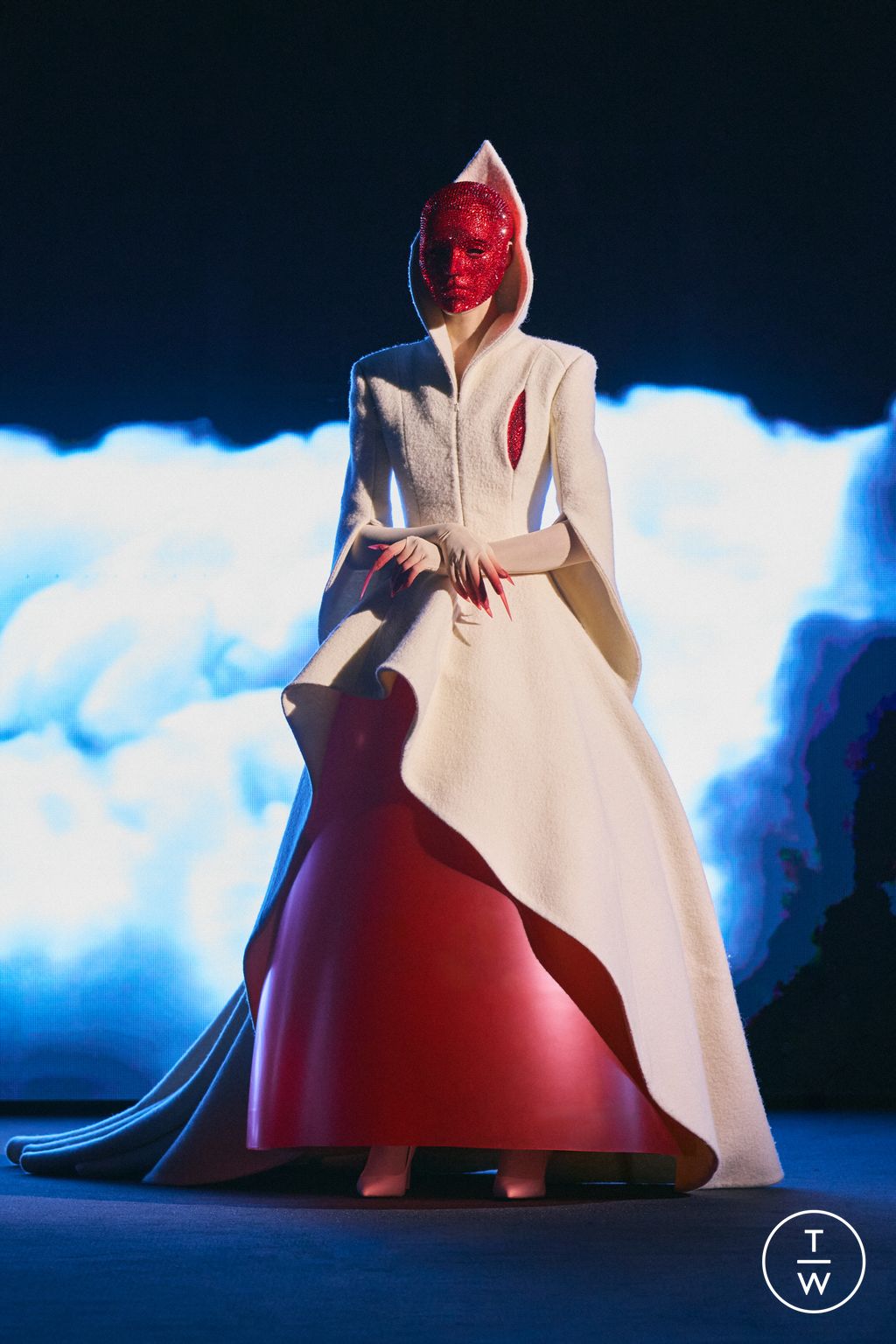 Fashion Week Paris Spring/Summer 2026 look 10 from the Robert Wun collection couture