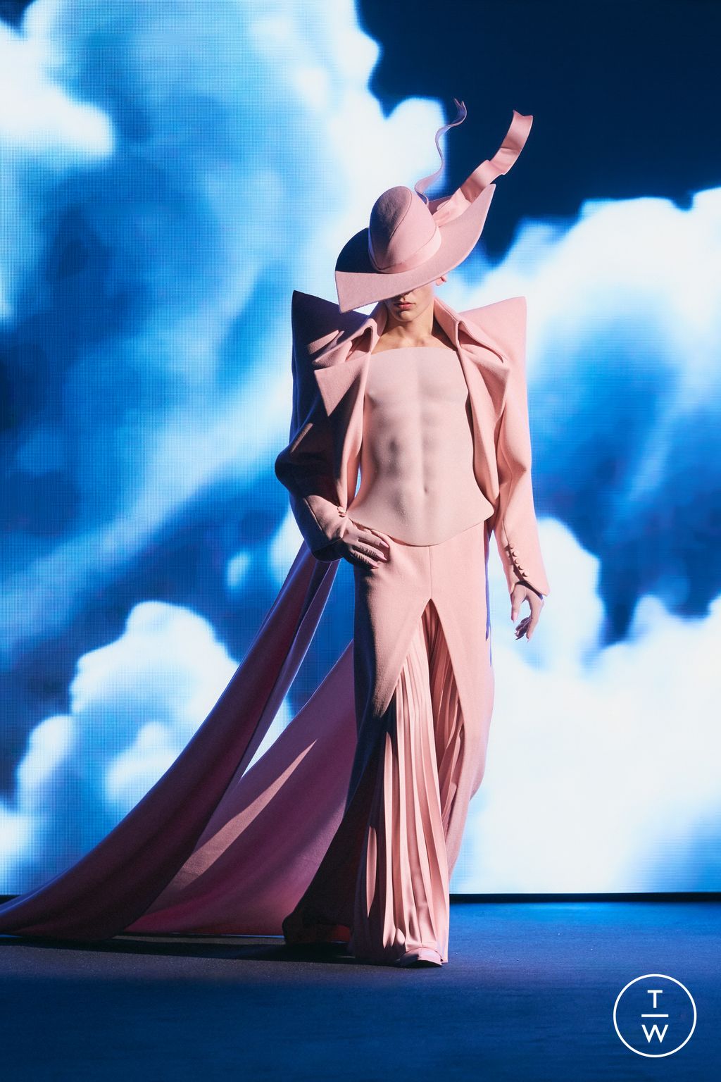 Fashion Week Paris Spring/Summer 2026 look 11 de la collection Robert Wun couture