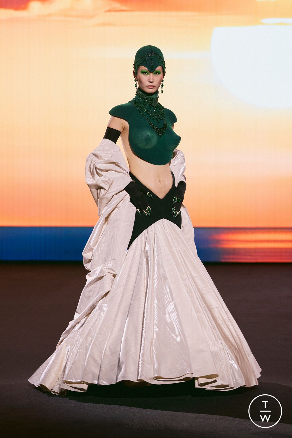 Fashion Week Paris Spring/Summer 2026 look 13 de la collection Robert Wun couture