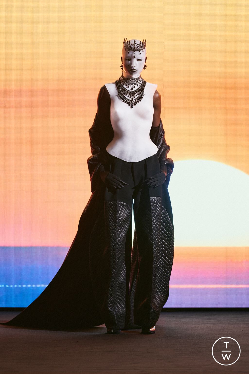 Fashion Week Paris Spring/Summer 2026 look 16 from the Robert Wun collection 高级定制