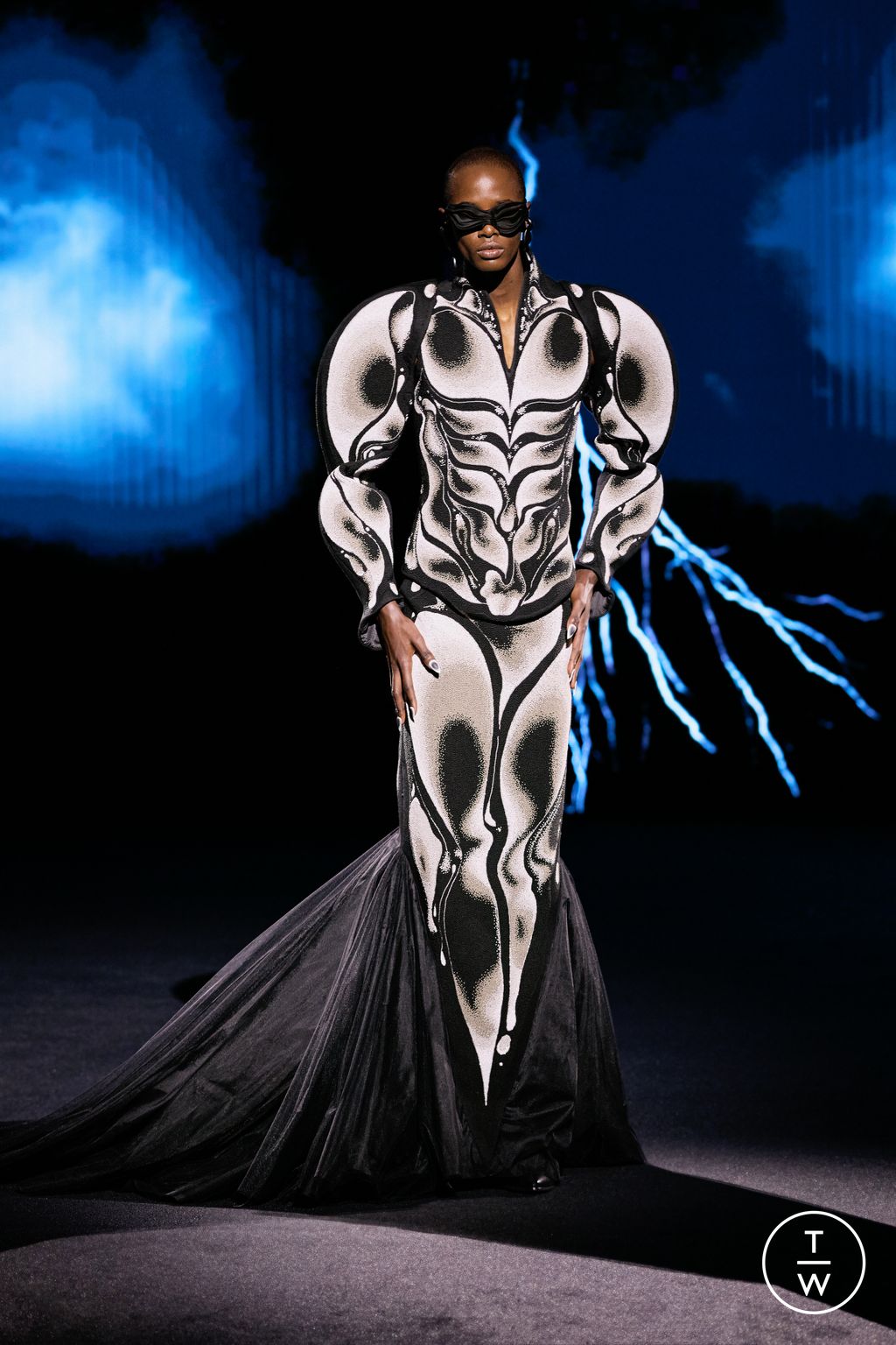 Fashion Week Paris Spring/Summer 2026 look 19 from the Robert Wun collection couture
