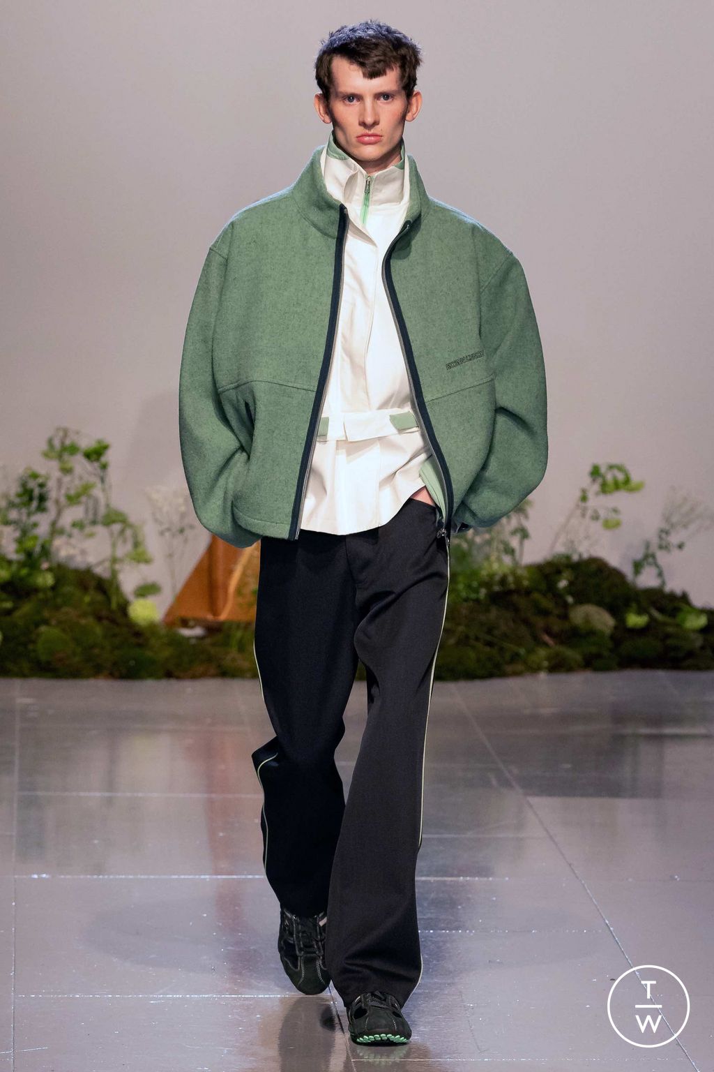 Fashion Week London Fall/Winter 2023 look 1 from the Robyn Lynch collection 男装