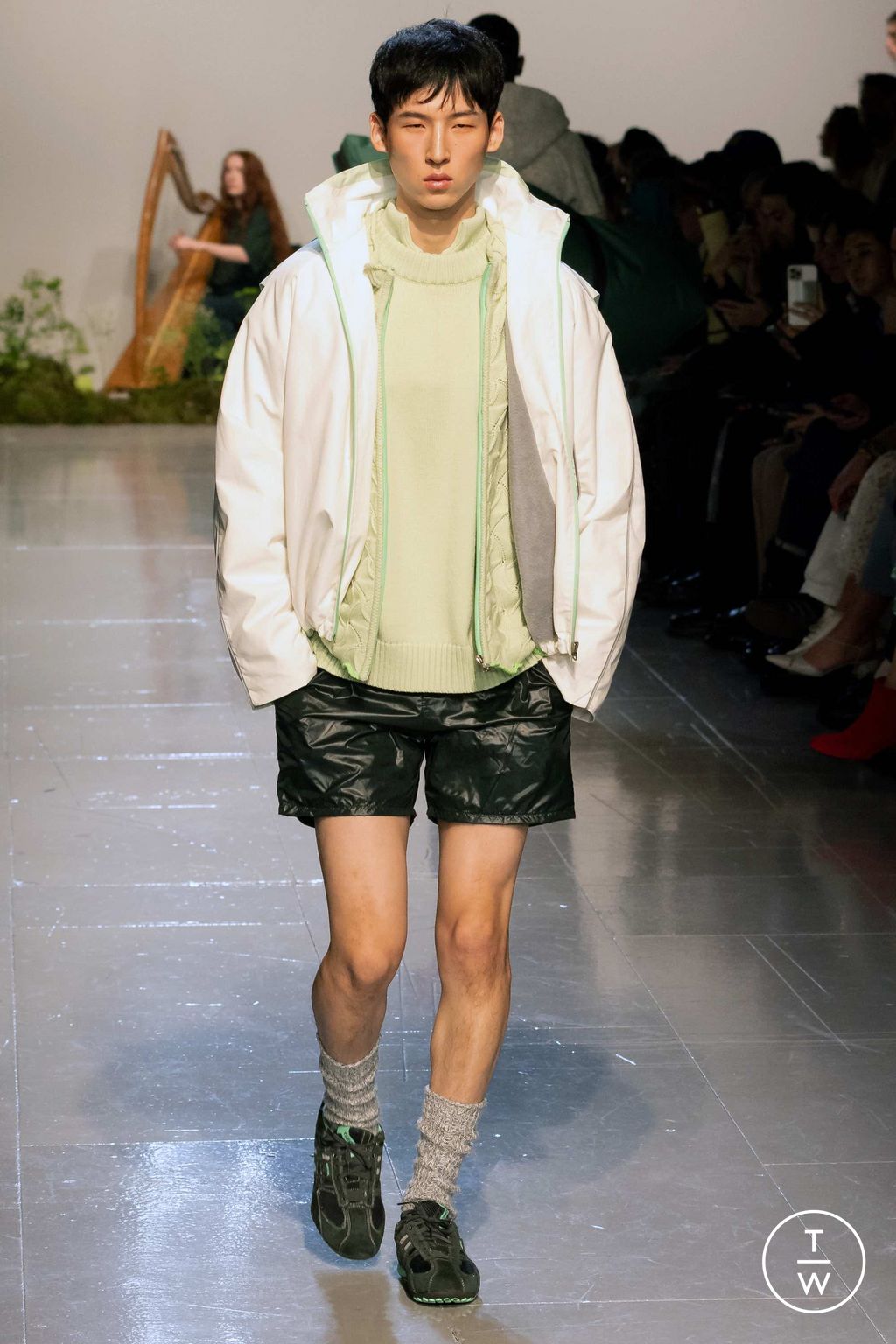 Fashion Week London Fall/Winter 2023 look 4 from the Robyn Lynch collection 男装