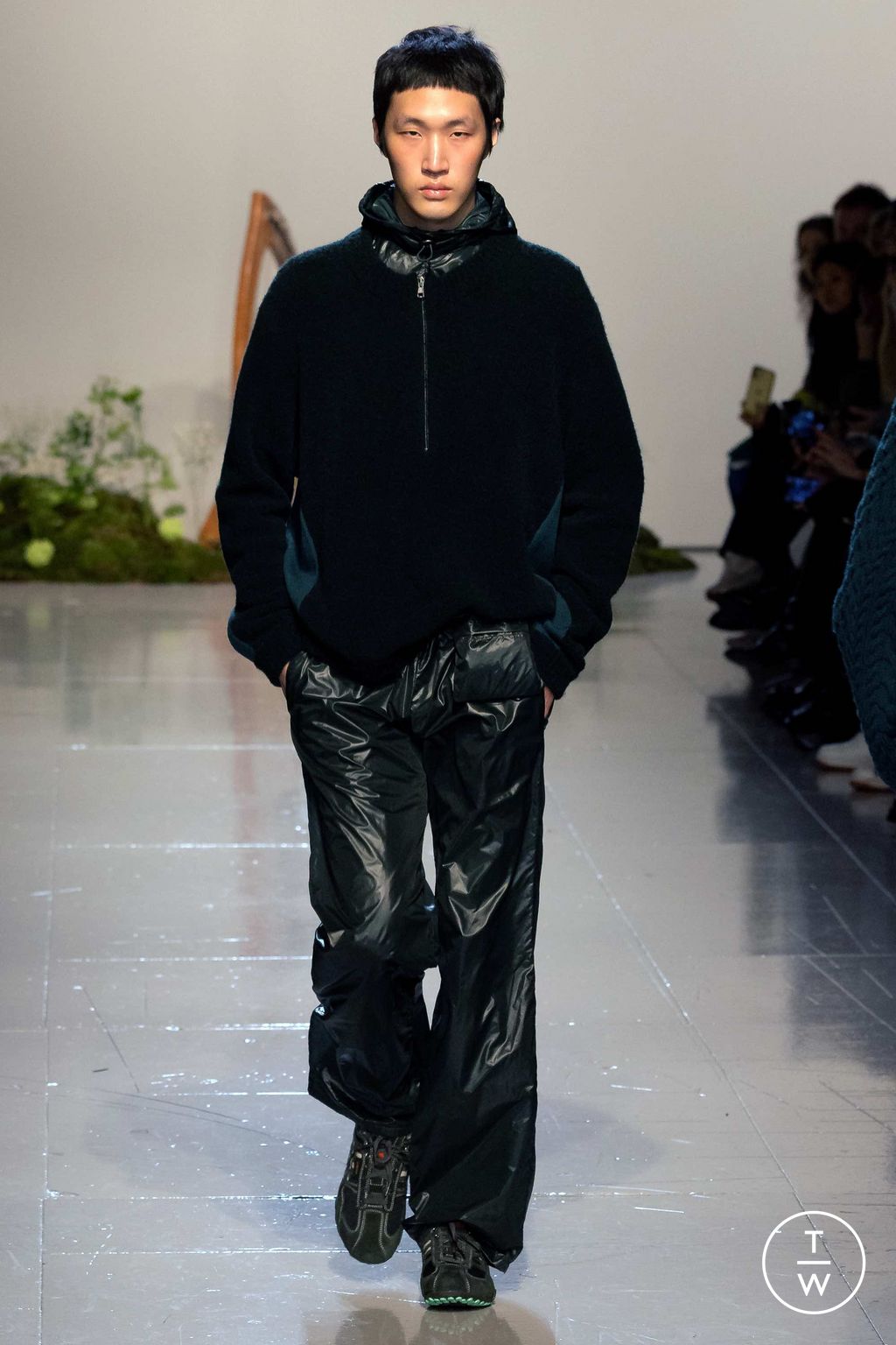 Fashion Week London Fall/Winter 2023 look 15 from the Robyn Lynch collection 男装