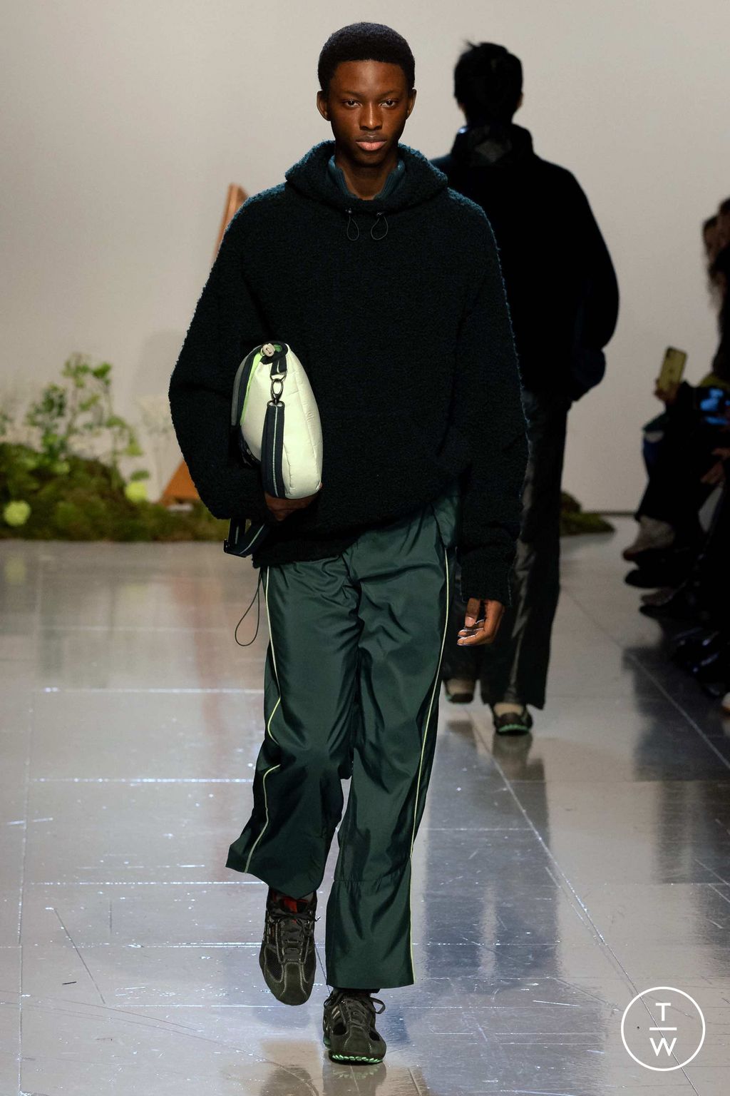 Fashion Week London Fall/Winter 2023 look 16 from the Robyn Lynch collection menswear