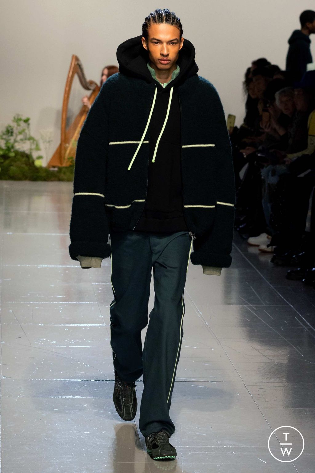Fashion Week London Fall/Winter 2023 look 18 from the Robyn Lynch collection 男装