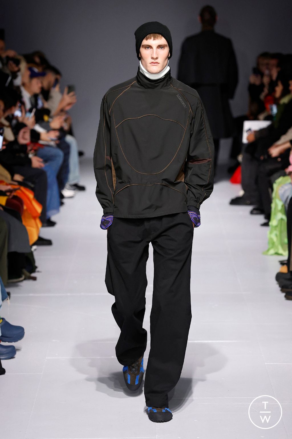 Fashion Week London Fall/Winter 2024 look 2 from the Robyn Lynch collection 女装