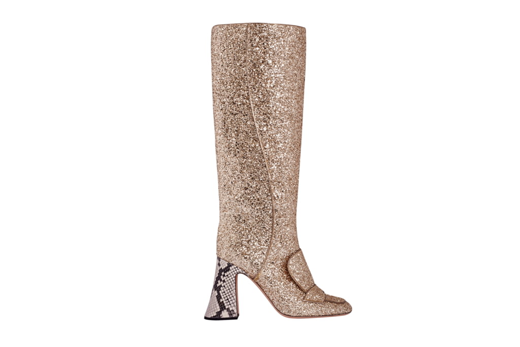 Fashion Week Paris Fall/Winter 2018 look 5 from the Rochas collection womenswear accessories