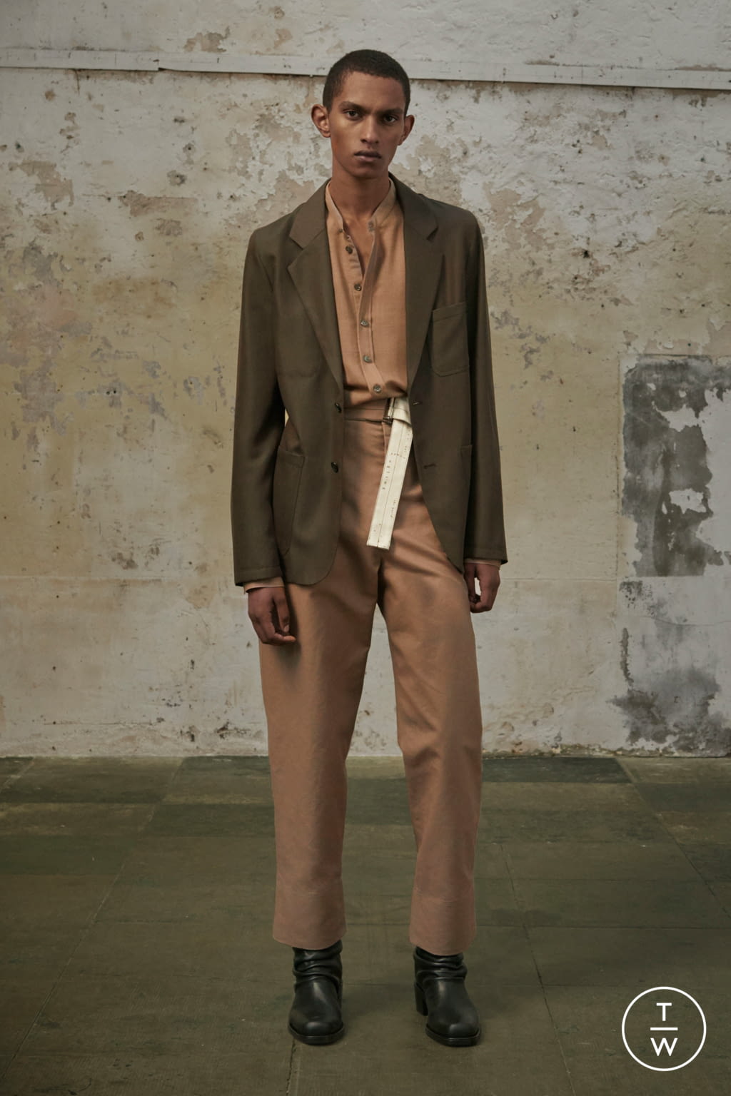 Fashion Week Paris Fall/Winter 2019 look 12 from the Rochas collection menswear