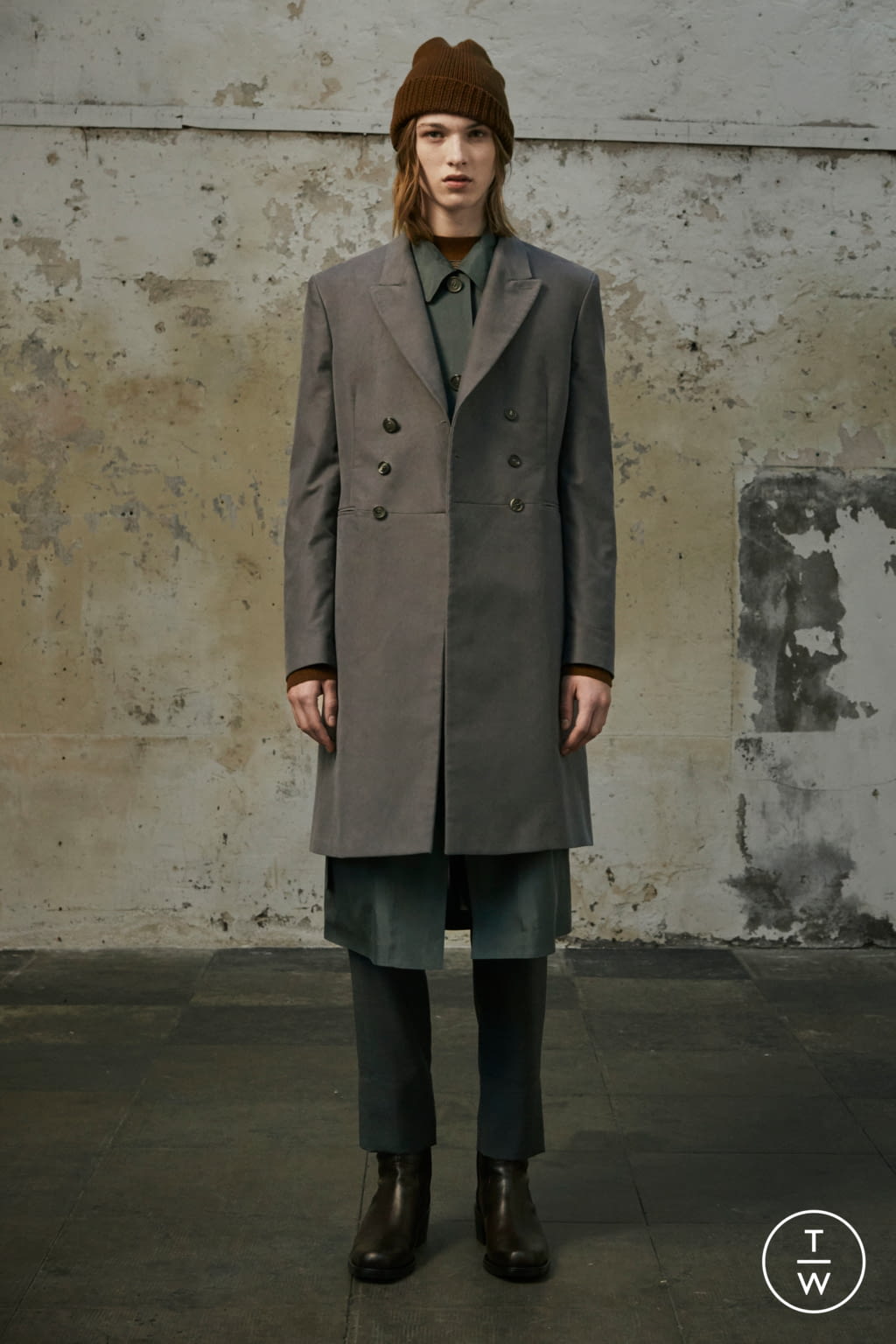 Fashion Week Paris Fall/Winter 2019 look 16 from the Rochas collection menswear